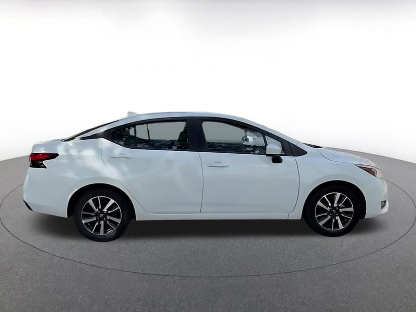 2025 Nissan Versa - Image 8
