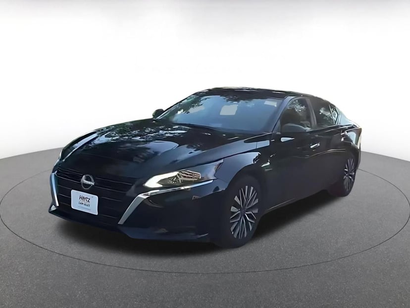 2025 Nissan Altima - Image 6