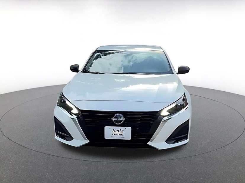 2025 Nissan Altima - Image 3
