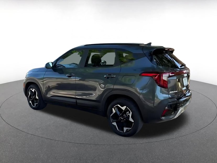 2025 Kia Seltos - Image 10