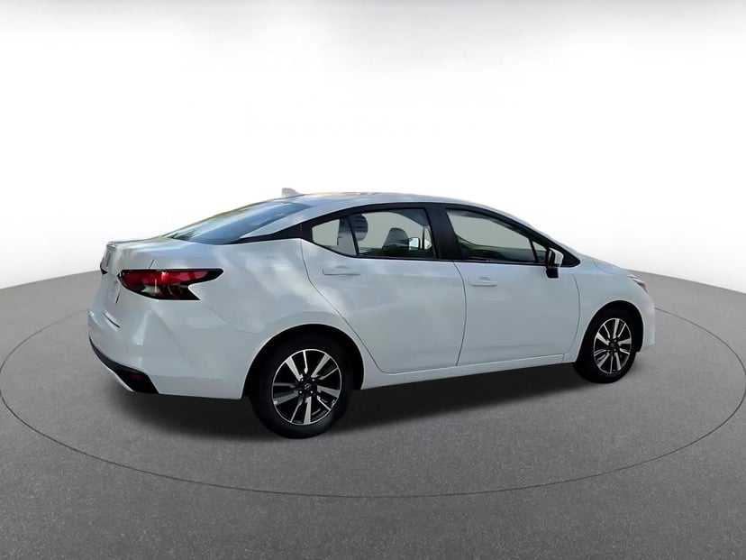 2025 Nissan Versa - Image 5
