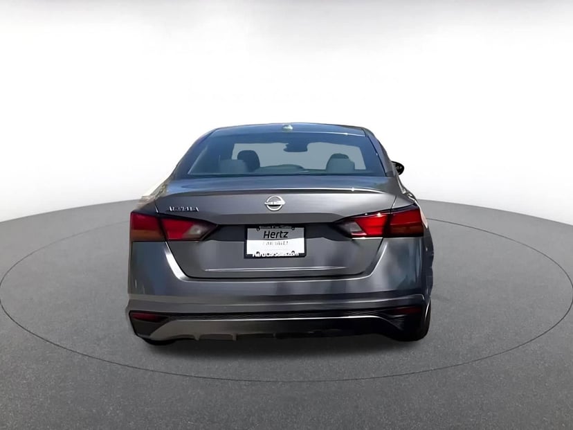 2025 Nissan Altima - Image 11