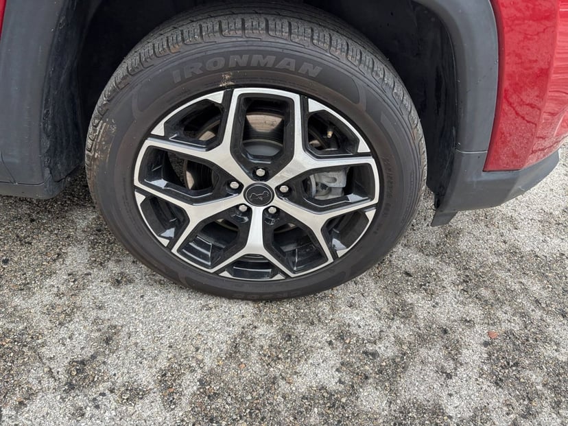 2025 Jeep Compass - Image 25