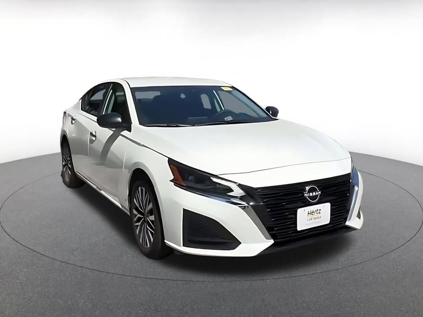 2025 Nissan Altima - Image 3