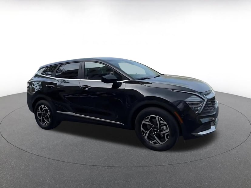 2025 Kia Sportage - Image 2
