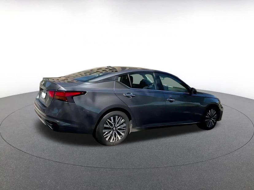 2025 Nissan Altima - Image 13