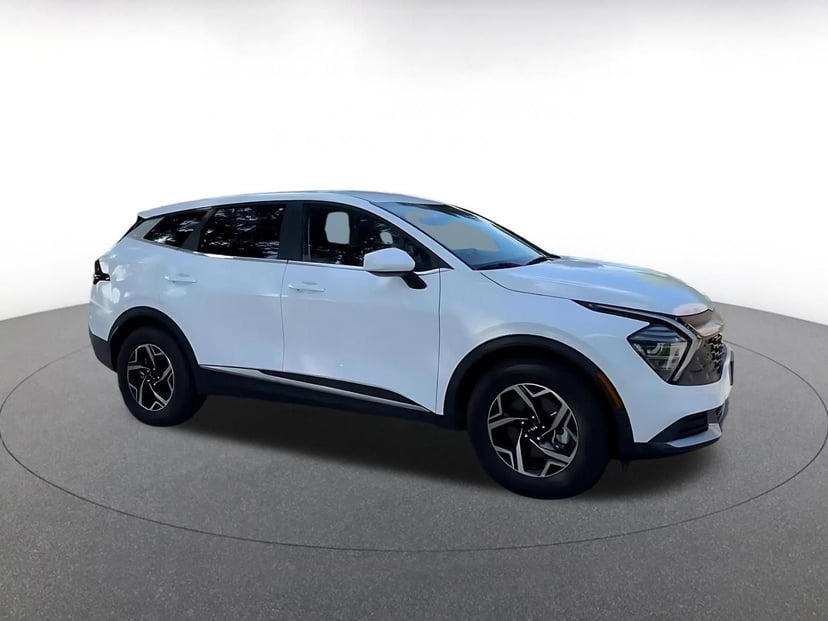 2025 Kia Sportage - Image 2