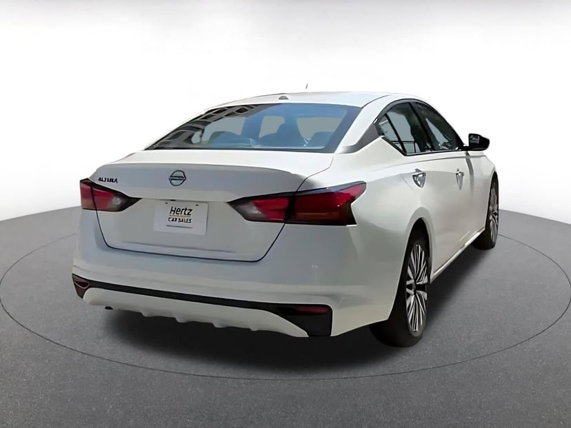 2025 Nissan Altima - Image 13