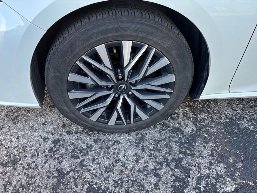 2025 Nissan Altima - Image 14