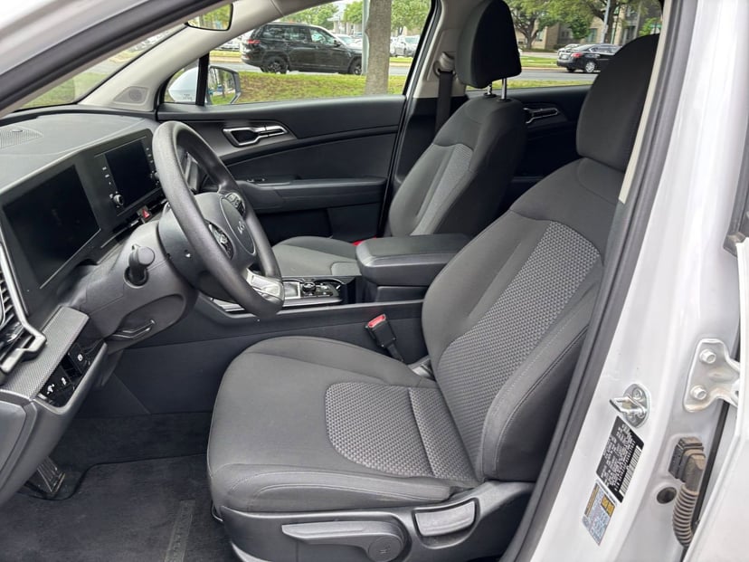 2025 Kia Sportage - Image 31