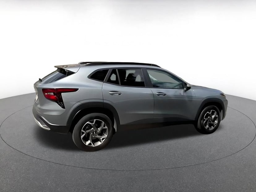 2025 Chevrolet Trax - Image 12