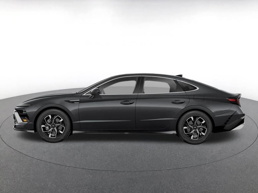 2025 Hyundai Sonata - Image 2