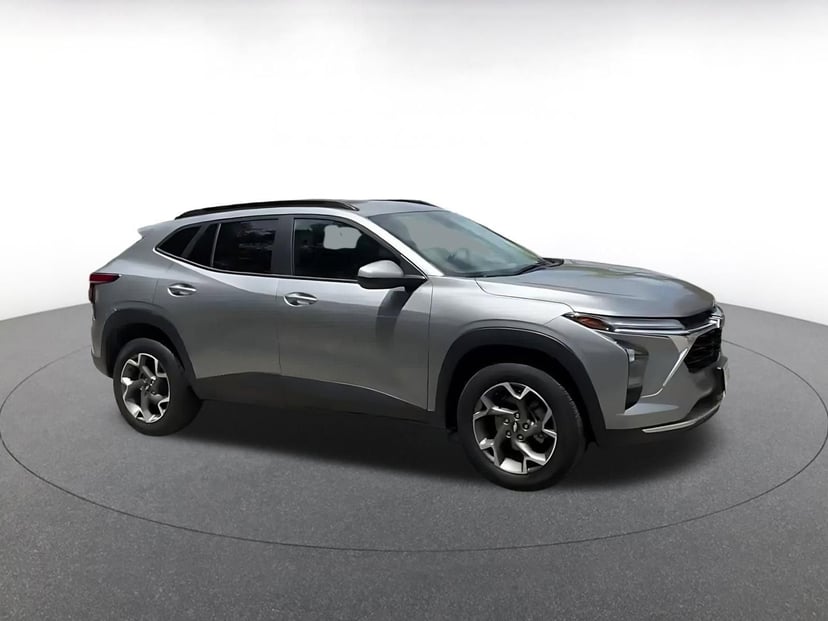 2025 Chevrolet Trax - Image 2