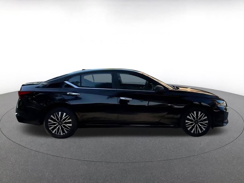 2025 Nissan Altima - Image 16