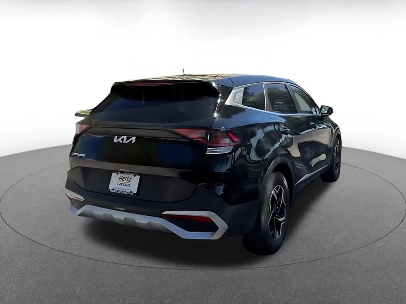 2025 Kia Sportage - Image 13