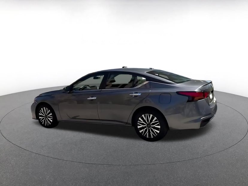 2025 Nissan Altima - Image 15