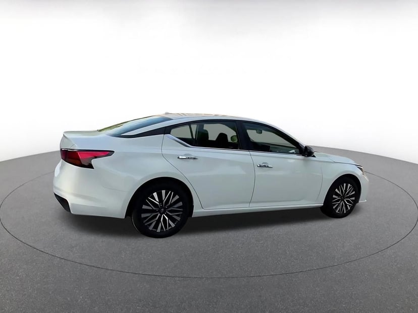 2025 Nissan Altima - Image 13