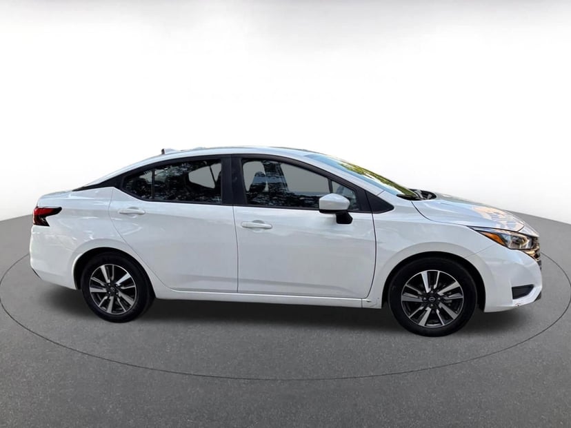 2025 Nissan Versa - Image 13