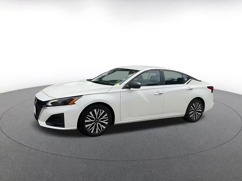 2025 Nissan Altima - Image 7