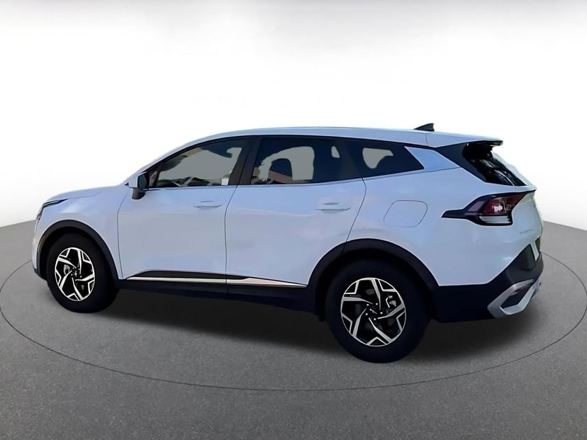 2025 Kia Sportage - Image 10