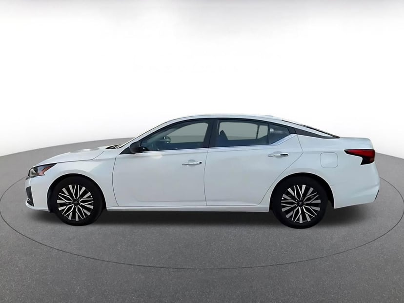 2025 Nissan Altima - Image 7