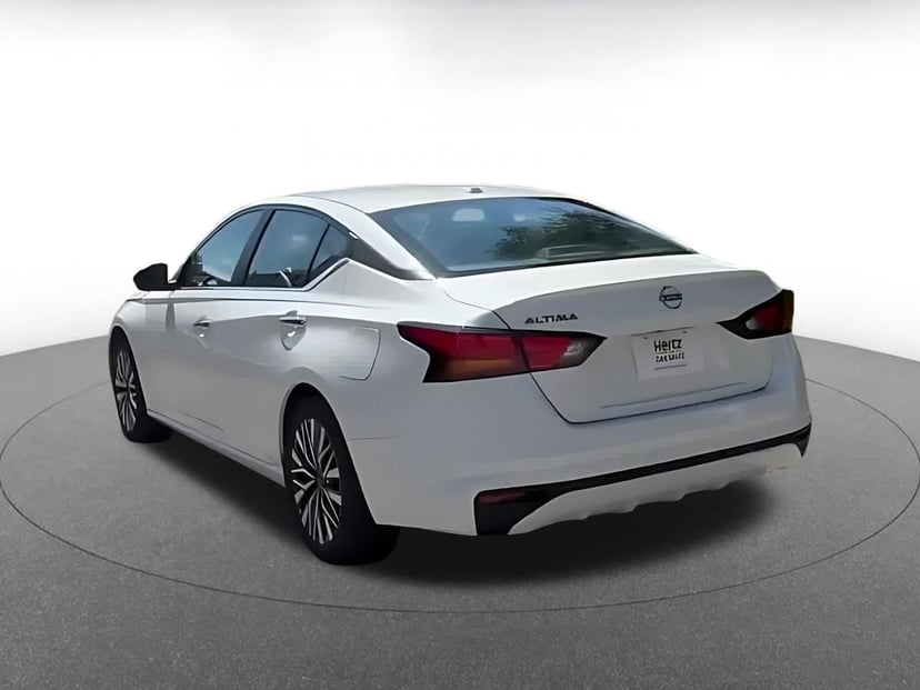 2025 Nissan Altima - Image 11