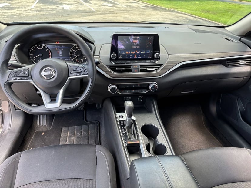 2025 Nissan Altima - Image 28