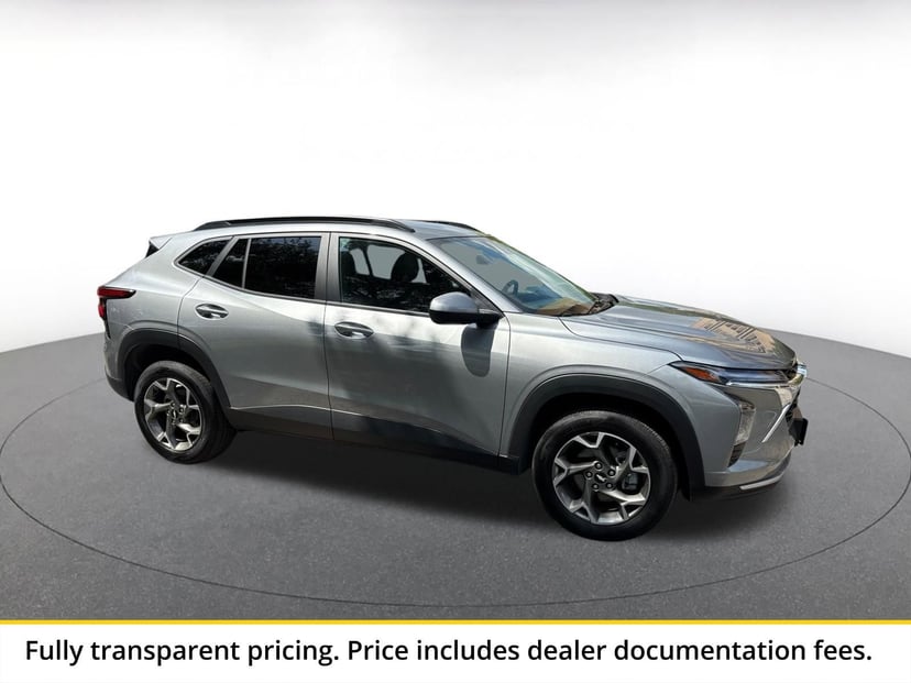 2025 Chevrolet Trax - Image 2