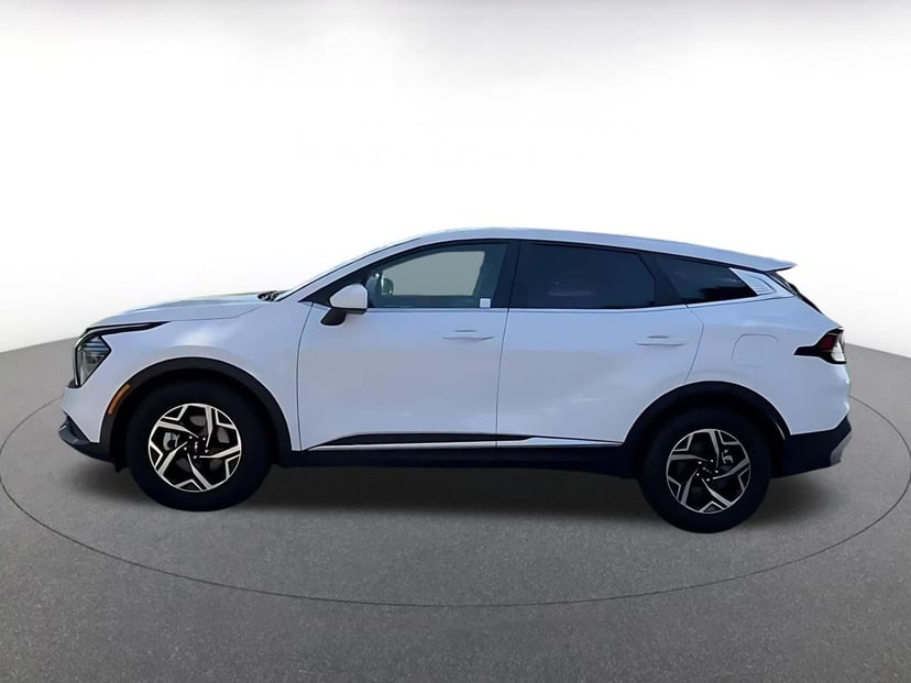 2025 Kia Sportage - Image 8