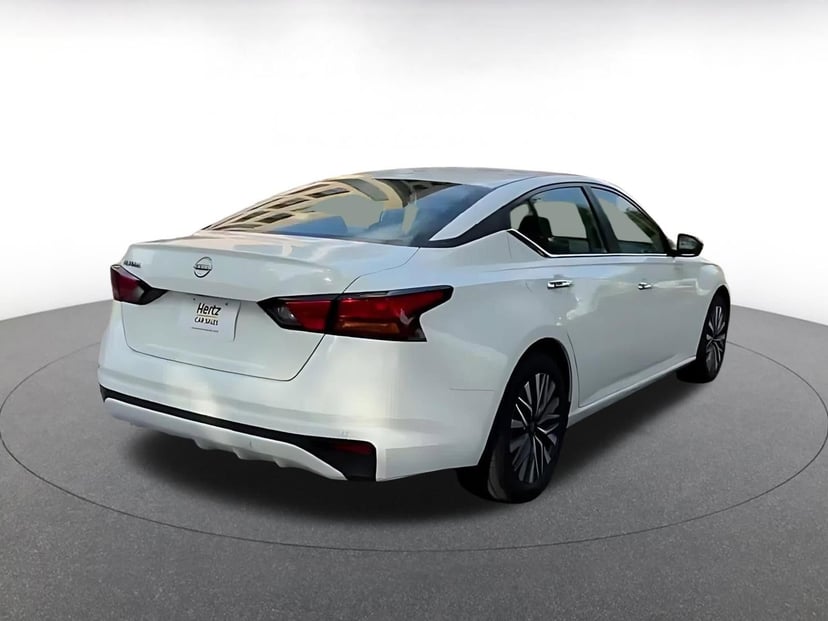 2025 Nissan Altima - Image 12