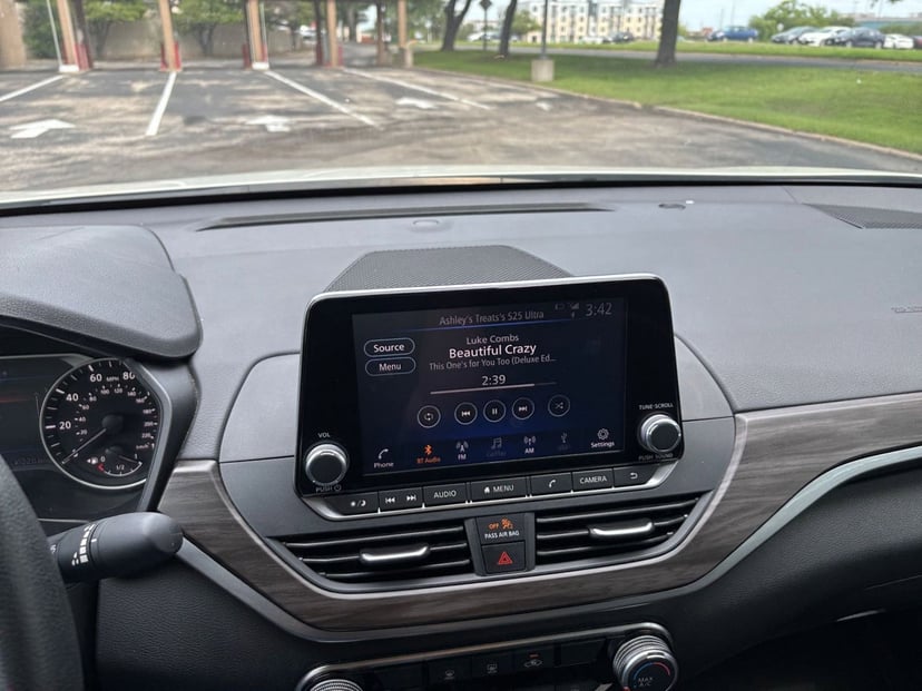 2025 Nissan Altima - Image 17