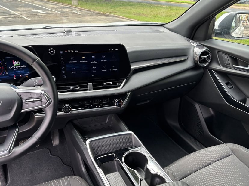 2025 Chevrolet Equinox - Image 30