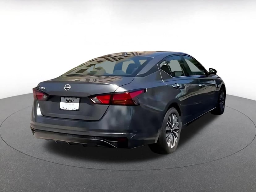 2025 Nissan Altima - Image 12