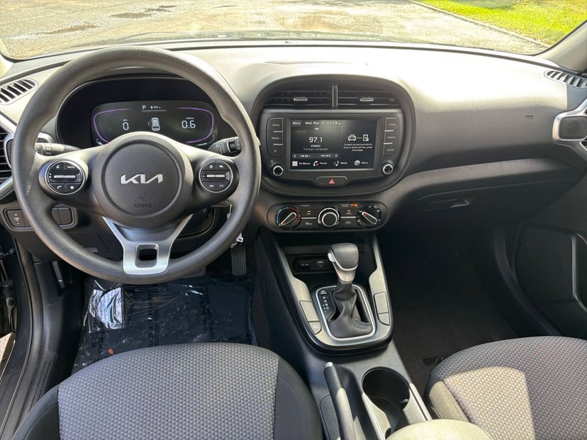 2025 Kia Sportage - Image 30
