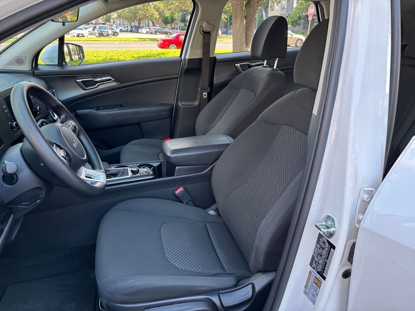 2025 Kia Sportage - Image 31