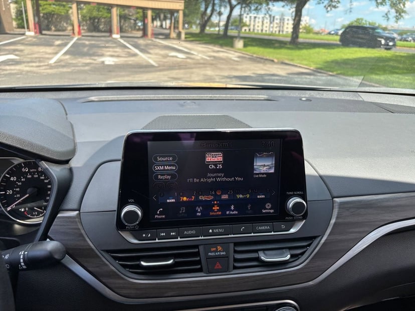 2025 Nissan Altima - Image 17