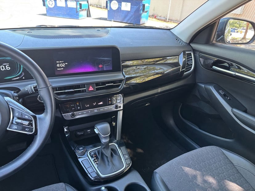 2025 Kia Seltos - Image 30