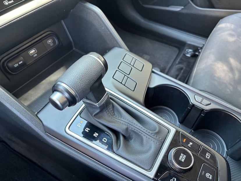 2025 Kia Sportage - Image 38