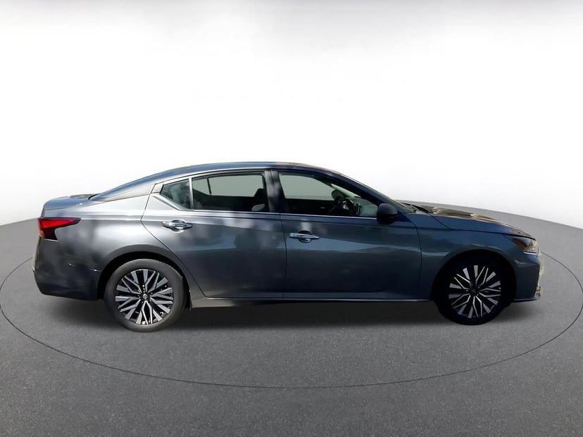 2025 Nissan Altima - Image 16