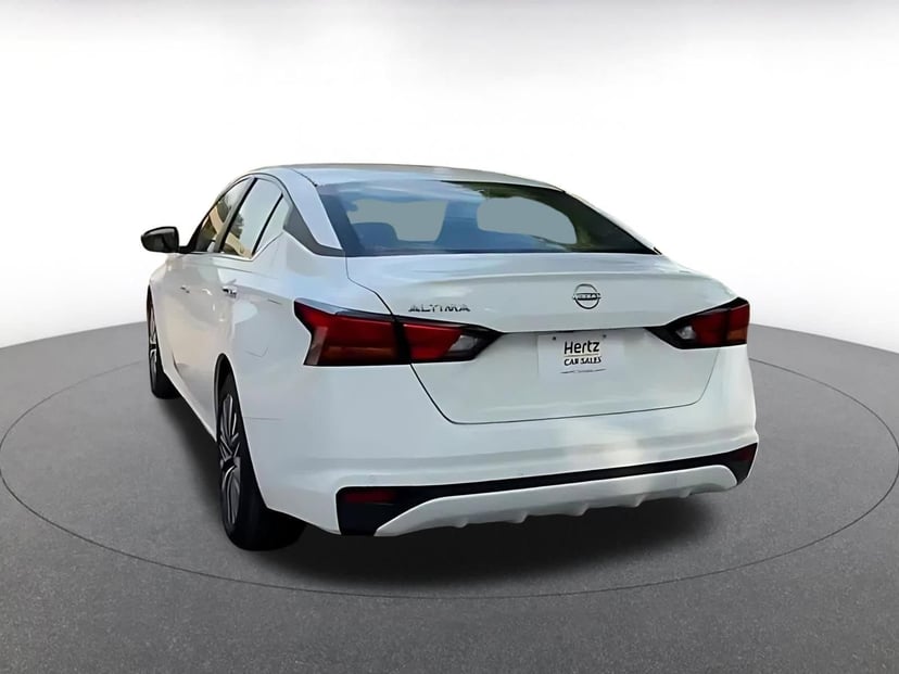 2025 Nissan Altima - Image 10