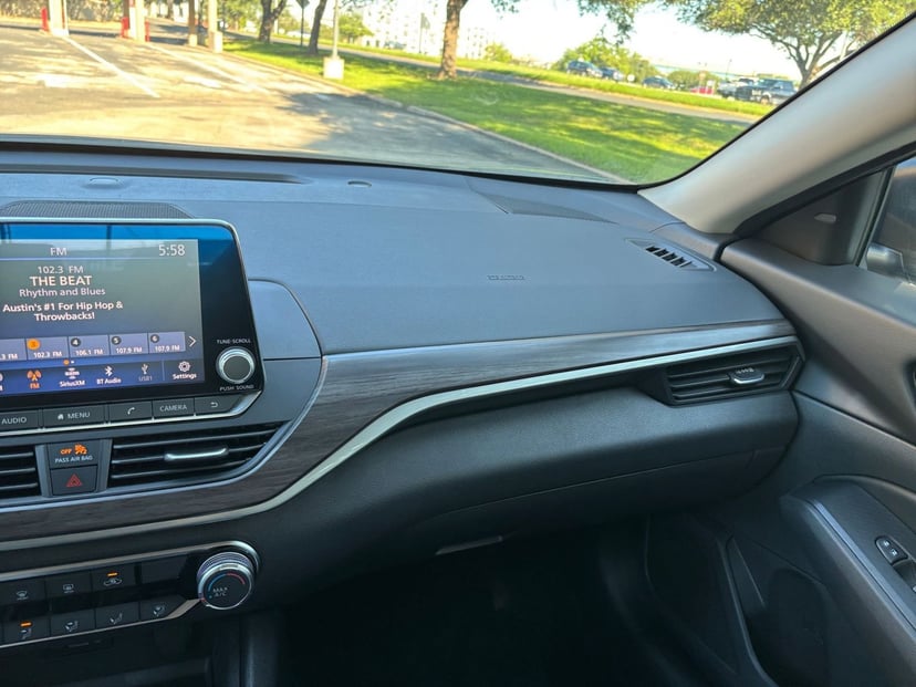 2025 Nissan Altima - Image 30