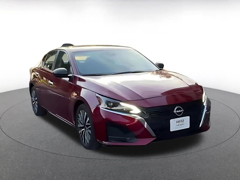 2025 Nissan Altima - Image 9