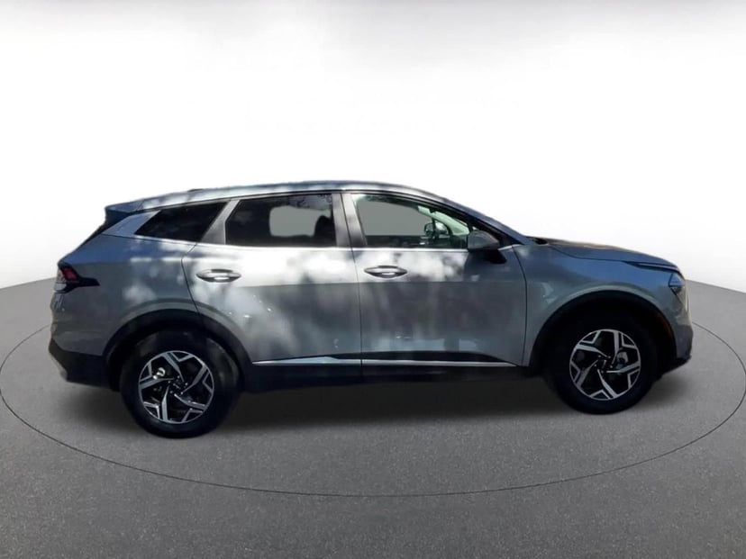 2025 Kia Sportage - Image 16