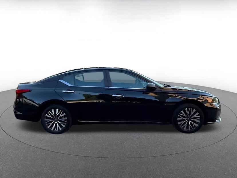 2025 Nissan Altima - Image 13
