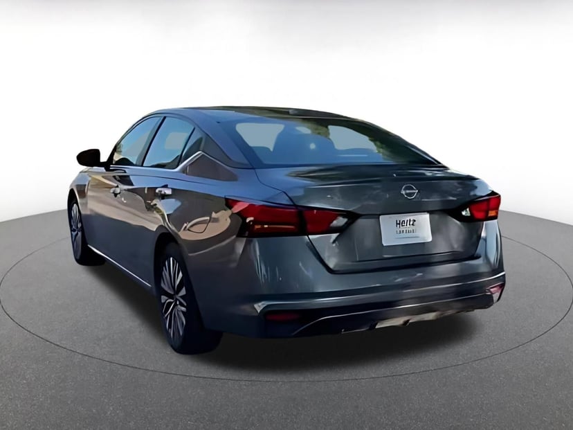 2025 Nissan Altima - Image 16