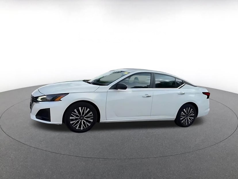 2025 Nissan Altima - Image 6