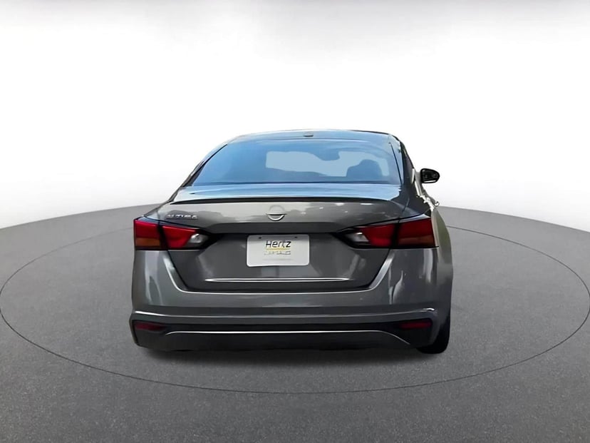 2025 Nissan Altima - Image 11