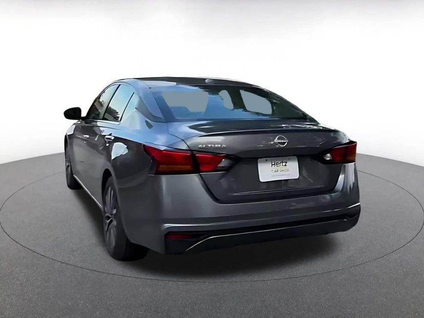 2025 Nissan Altima - Image 10