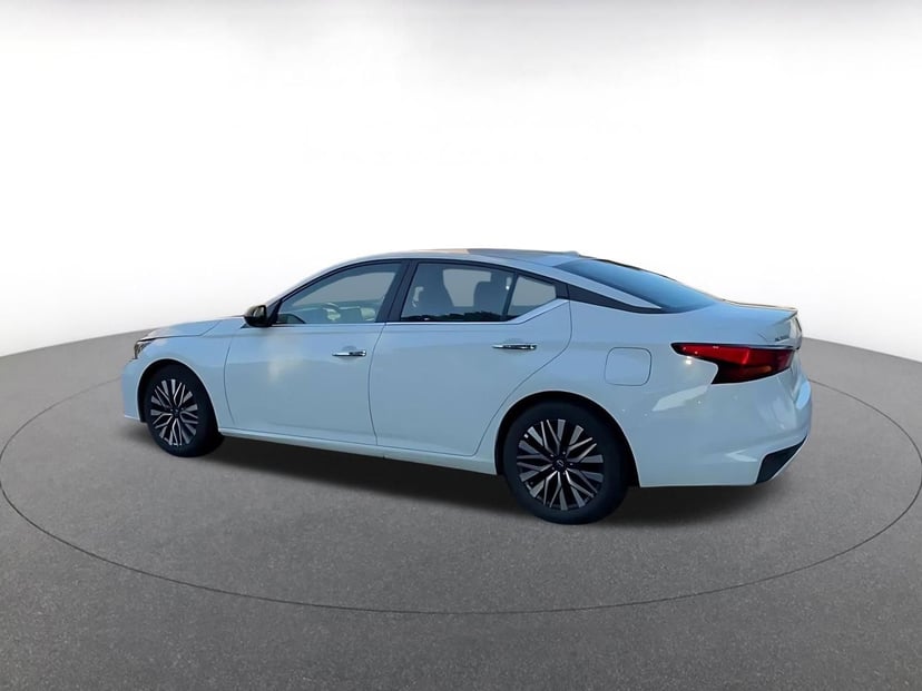 2025 Nissan Altima - Image 5