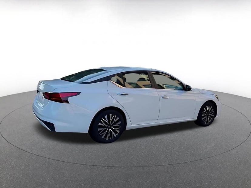 2025 Nissan Altima - Image 6
